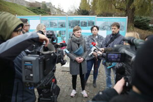 15.11.2024. Kielce. Otwarcie wystawy „Kielce miastem rzeźby plenerowej” / Fot. Wiktor Taszłow - Radio Kielce