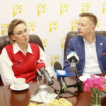 29.11.2024. Kielce. Śniadanie prasowe zorganizowane przez posła Rafała Kasprzyka. Na zdjęciu (od lewej): Adriana Porowska - minister do spraw Społeczeństwa Obywatelskiego, poseł Rafał Kasprzyk / Fot. Wiktor Taszłow - Radio Kielce