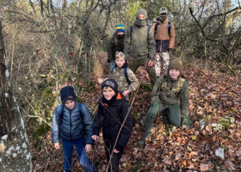 Małogoska młodzież na ścieżce traperów