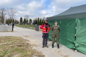 01.11.2024. Końskie. Punkt medyczny na cmentarzu komunalnym / Fot. Magdalena Galas-Klusek - Radio Kielce