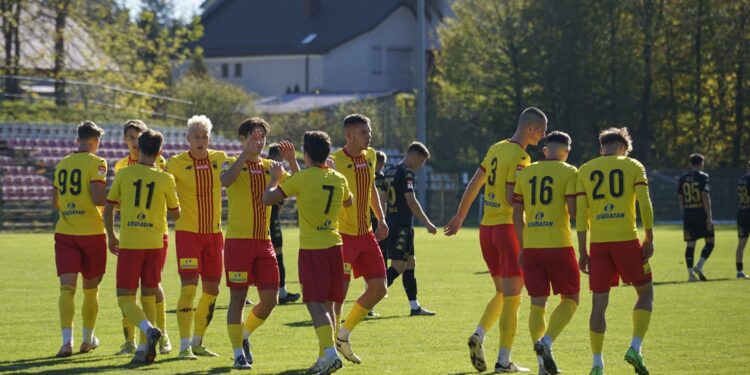 Świętokrzyskie derby w III lidze. Rezerwy Korony podejmują Czarnych