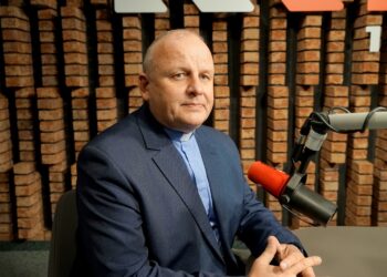 13.11.2024. Radio Kielce. Rozmowa Dnia. Na zdjęciu: ks. Krzysztof Banasik - zastępca dyrektora Caritas Diecezji Kieleckiej / Fot. Piotr Kwaśniewski - Radio Kielce