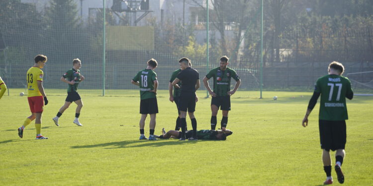 16.11.2024 III liga. Star Starachowice - Korona Kielce / Fot. Adrian Karwat - Radio Kielce