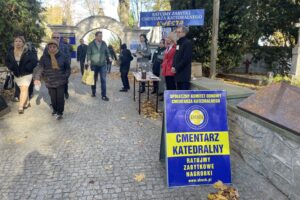 Sandomierzanie hojnie wspierają renowacje cmentarnych monumentów