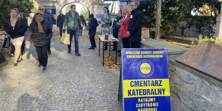 Sandomierzanie hojnie wspierają renowacje cmentarnych monumentów