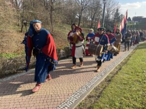 Turyści z różnych stron Polski biorą udział w Święcie Młodego Wina w Sandomierzu - Radio Kielce