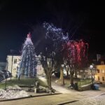 W Sandomierzu pojawiły się już pierwsze świąteczne dekoracje - Radio Kielce W Sandomierzu pojawiły się już pierwsze świąteczne dekoracje - Radio Kielce