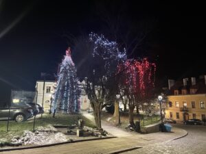 W Sandomierzu pojawiły się już pierwsze świąteczne dekoracje - Radio Kielce