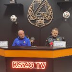 22.11.2024. Ostrowiec Św. 18. kolejka Betclic III ligi: KSZO 1929 Ostrowiec - Wisła II Kraków. Na zdjęciu (od lewej): Aleksandr Mikhailov - trener Wisły II, Radosław Jacek - trener KSZO 1929 / Fot. Kamil Król - Radio Kielce