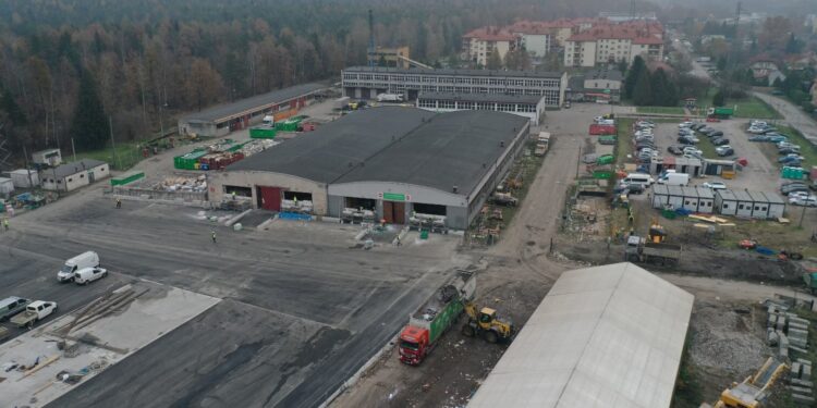 07.11.2024. Kielce. ENERIS Surowce Usługi S.A. Zakład na osiedlu Sieje / Fot. Jarosław Kubalski - Radio Kielce