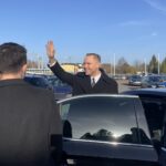 Kandydat na prezydenta rozpoczął kampanię na peronie we Włoszczowie