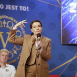 14.11.2024 Kielce. Debata „Młodzi - teraźniejszość dla przyszłości. Oswajamy cyberprzestrzeń!". Minister do spraw polityki senioralnej Marzena Okła-Drewnowicz / Fot. Jarosław Kubalski - Radio Kielce