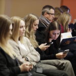 14.11.2024 Kielce. Debata „Młodzi - teraźniejszość dla przyszłości. Oswajamy cyberprzestrzeń!" / Fot. Jarosław Kubalski - Radio Kielce