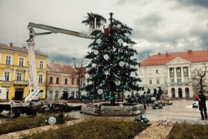 Choinka w tym roku większa i piękniejsza - Radio Kielce