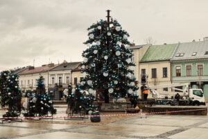 Choinka w tym roku większa i piękniejsza - Radio Kielce