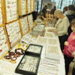 Niezwykłe kamienie na kieleckiej giełdzie minerałów - Radio Kielce