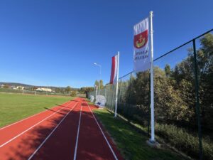 Nowy stadion sportowy chlubą mieszkańców Bielin - Radio Kielce