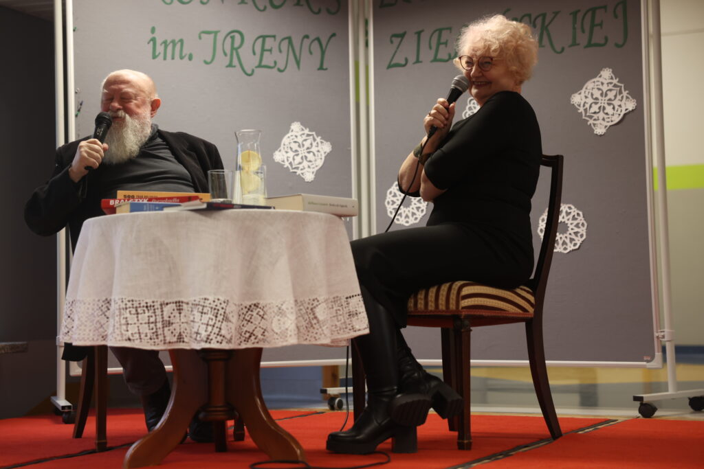 18.11.2024. Suchedniów, Spotkanie uczniów z prof. Jerzym Bralczykiem. / Fot. Anna Głąb - Radio Kielce