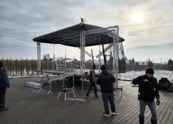 23.11.2024. Obrazów. Mobilna scena / Fot. Krzysztof Tworek