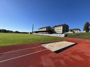 Nowy stadion sportowy chlubą mieszkańców Bielin - Radio Kielce