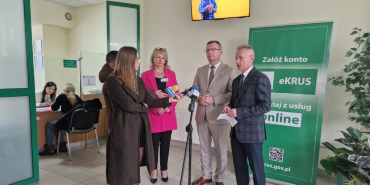 Dzień z eKRUS. Przyjechało wielu rolników - Radio Kielce