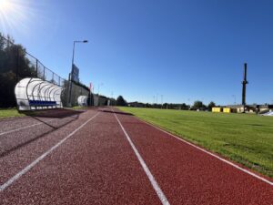 Nowy stadion sportowy chlubą mieszkańców Bielin - Radio Kielce