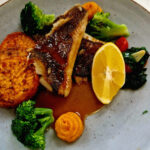 W Zespole Szkół Przemysłu Spożywczego w Kielcach odbyło się wspólne gotowanie uczniów z absolwentami - szefami kuchni z naszego regionu. / Fot. archiwum prywatne