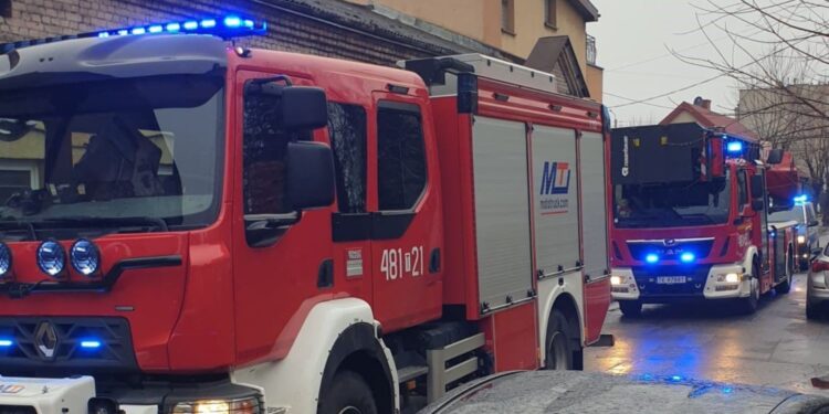 29.11.2024. Skarżysko-Kamienna. Pożar piwnicy w budynku wielorodzinnym przy ulicy Kościuszki / Fot. asp. sztab. Rafał Siedlecki - Zastępca Dowódcy JRG