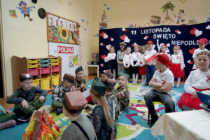 8.11.2024 Kielce. Uroczysta akademia z okazji Święta Niepodległości w PS nr 3 im Robinsona Crusoe w Kielcach. / Fot. Aleksandra Kwaśniewska - Radio Kielce