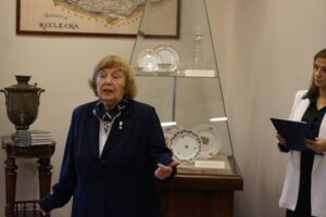 20.11.2024. Kielce. Muzeum Stefana Żeromskiego. Wręczenie XXXVIII edycji stypendiów im. Andrzeja Radka Na zdjęciu: wieloletnia prezes Towarzystwa im. Żeromskiego, Kazimiera Zapałowa / Fot. Aleksandra Kwaśniewska - Radio Kielce