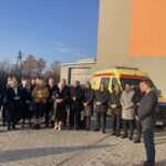 26.11.2024. Staszów. Przekazanie dwóch nowych karetek dla szpitala / Fot. Grażyna Szlęzak - Radio Kielce