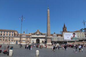 Muzyczne podróże przez świat. Włochy. Rzym. Piazza del Popolo i Porta del Popolo / Fot. Paweł Grzesik