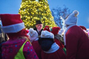 06.12.2024. Końskie. Choinka i świąteczne iluminacje na rynku / Fot. Magdalena Galas-Klusek – Radio Kielce