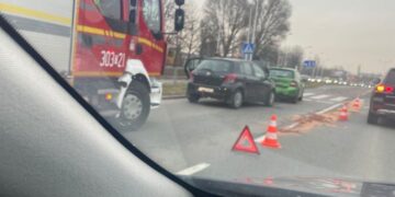 Wypadek na ul. Krakowskiej w Kielcach. Jedna osoba trafiła do szpitala