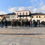 Końskie. Rozdawanie choinek podczas Jarmarku Bożonarodzeniowego / Fot. Magdalena Galas-Klusek - Radio Kielce