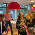 20.12.2024. Radio Kielce. Wspólne ubieranie choinki w audycji „Coraz Bliżej Weekend” / Fot. Aleksandra Kwaśniewska - Radio Kielce