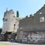 Muzyczne podróże przez świat. Włochy. Rzym. Grobowiec Cecylii Metelli przy starożytnej Via Appia / Fot. Paweł Grzesik