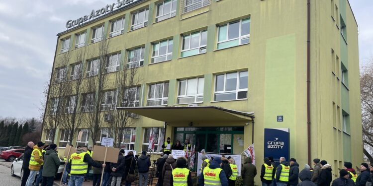 13.12.2024. Grzybów "Siarkopol". Protest związkowców / Fot. Grażyna Szlęzak - Radio Kielce