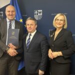 10.12.2024. Kielce. Urząd marszałkowski. Przekazanie pieniędzy na wsparcie osób starszych, niesamodzielnych i niepełnosprawnych / Fot. Iwona Murawska-Bujnowicz - Radio Kielce