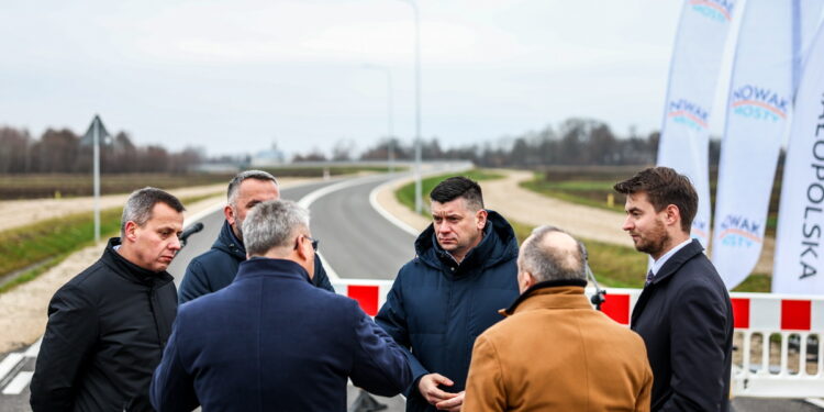 Otwarto obwodnicę na drodze łączącej Małopolskie i Świętokrzyskie