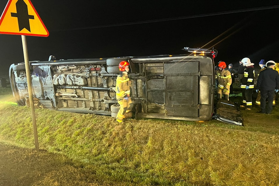 Wypadek busa, sześć osób rannych. Służby w akcji - Radio Kielce