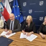 10.12.2024. Kielce. Urząd marszałkowski. Przekazanie pieniędzy na wsparcie osób starszych, niesamodzielnych i niepełnosprawnych / Fot. Iwona Murawska-Bujnowicz - Radio Kielce