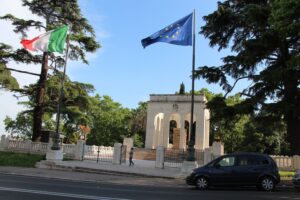 Muzyczne podróże przez świat. Włochy. Rzym. Mauzoleum i ossuarium żołnierzy Giuseppe Garibaldiego na zboczu wzgórza Gianicolo / Fot. Paweł Grzesik