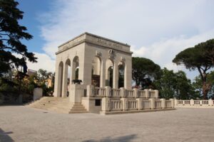 Muzyczne podróże przez świat. Włochy. Rzym. Mauzoleum i ossuarium żołnierzy Giuseppe Garibaldiego na zboczu wzgórza Gianicolo / Fot. Paweł Grzesik