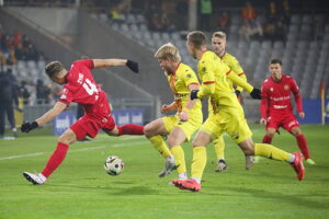 04.12.2024. Kielce. Mecz 1/8 finału Pucharu Polski Korona Kielce - Widzew Łódz / Fot. Wiktor Taszłow - Radio Kielce