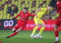 04.12.2024. Kielce. Mecz 1/8 finału Pucharu Polski Korona Kielce - Widzew Łódz. Na zdjęciu (z piłką): Jewgienij Szykawka / Fot. Wiktor Taszłow - Radio Kielce