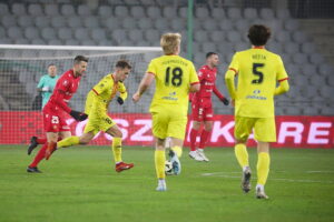 04.12.2024. Kielce. Mecz 1/8 finału Pucharu Polski Korona Kielce - Widzew Łódz / Fot. Wiktor Taszłow - Radio Kielce