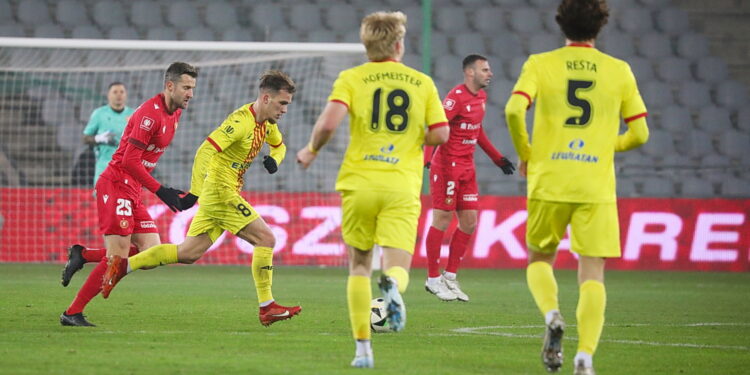 04.12.2024. Kielce. Mecz 1/8 finału Pucharu Polski Korona Kielce - Widzew Łódz / Fot. Wiktor Taszłow - Radio Kielce