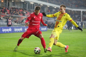 04.12.2024. Kielce. Mecz 1/8 finału Pucharu Polski Korona Kielce - Widzew Łódz / Fot. Wiktor Taszłow - Radio Kielce