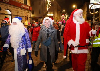 06.12.2024. Kielce. Orszak Świętego Mikołaja / Fot. Wiktor Taszłow - Radio Kielce